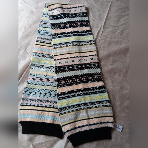 Hat and Scarf Set - Picture 7 of 8